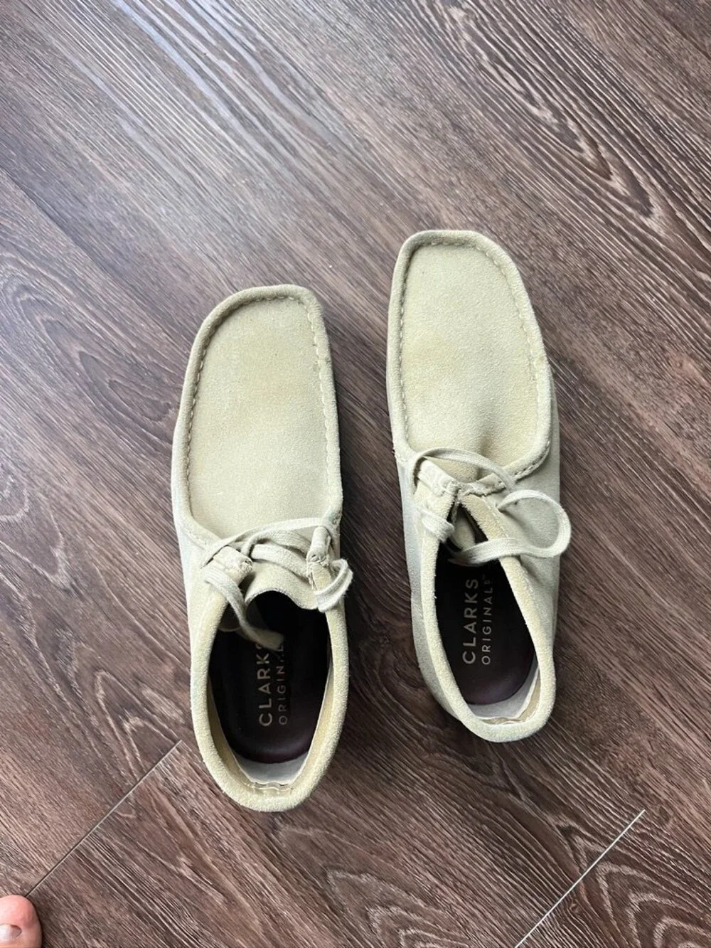 Clarks Wallabees Mens Chukka Suede Boot Cream Colorway Sz 10 Good Condition